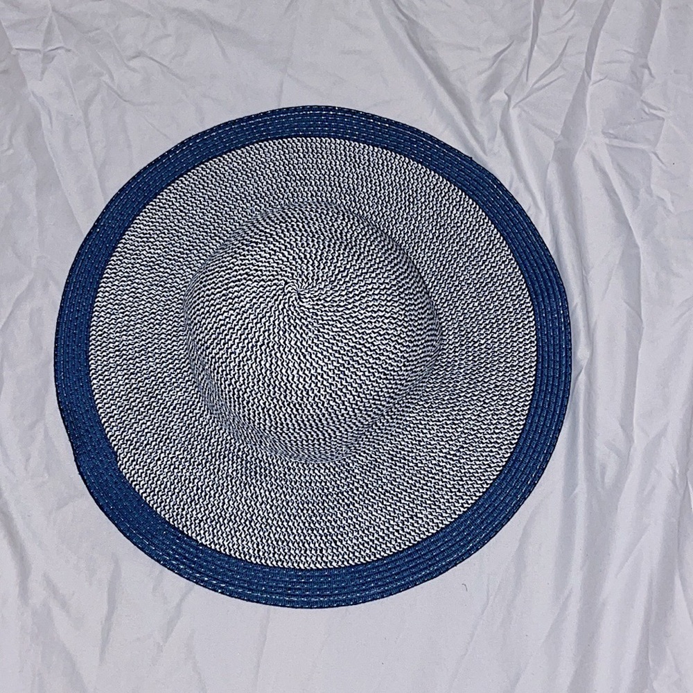 Floppy beach sun hat!